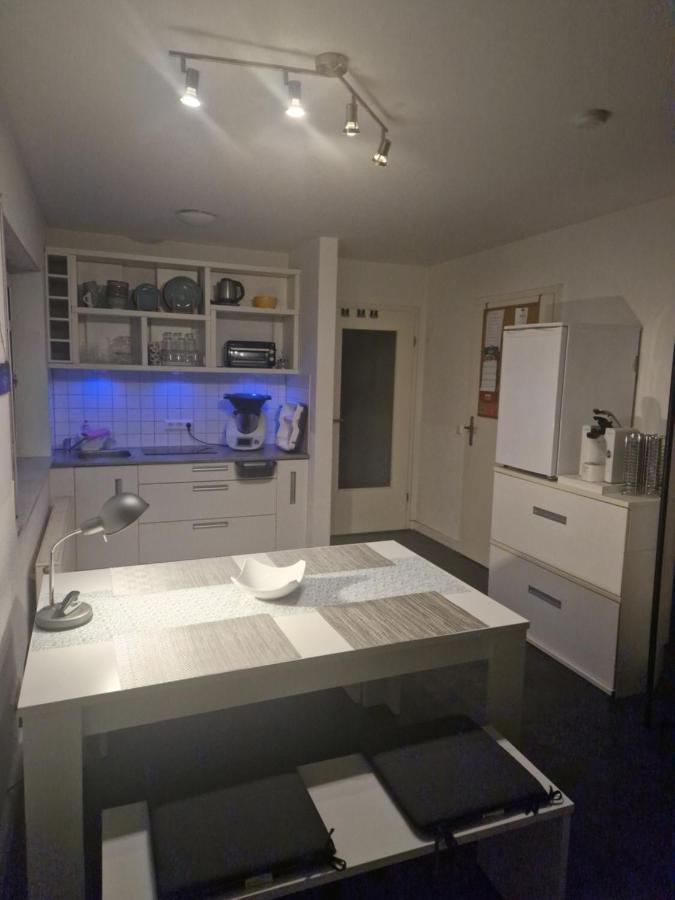 Souterrain-Wohnung Mit Kostenlosem Stellplatz Leipzig Ngoại thất bức ảnh